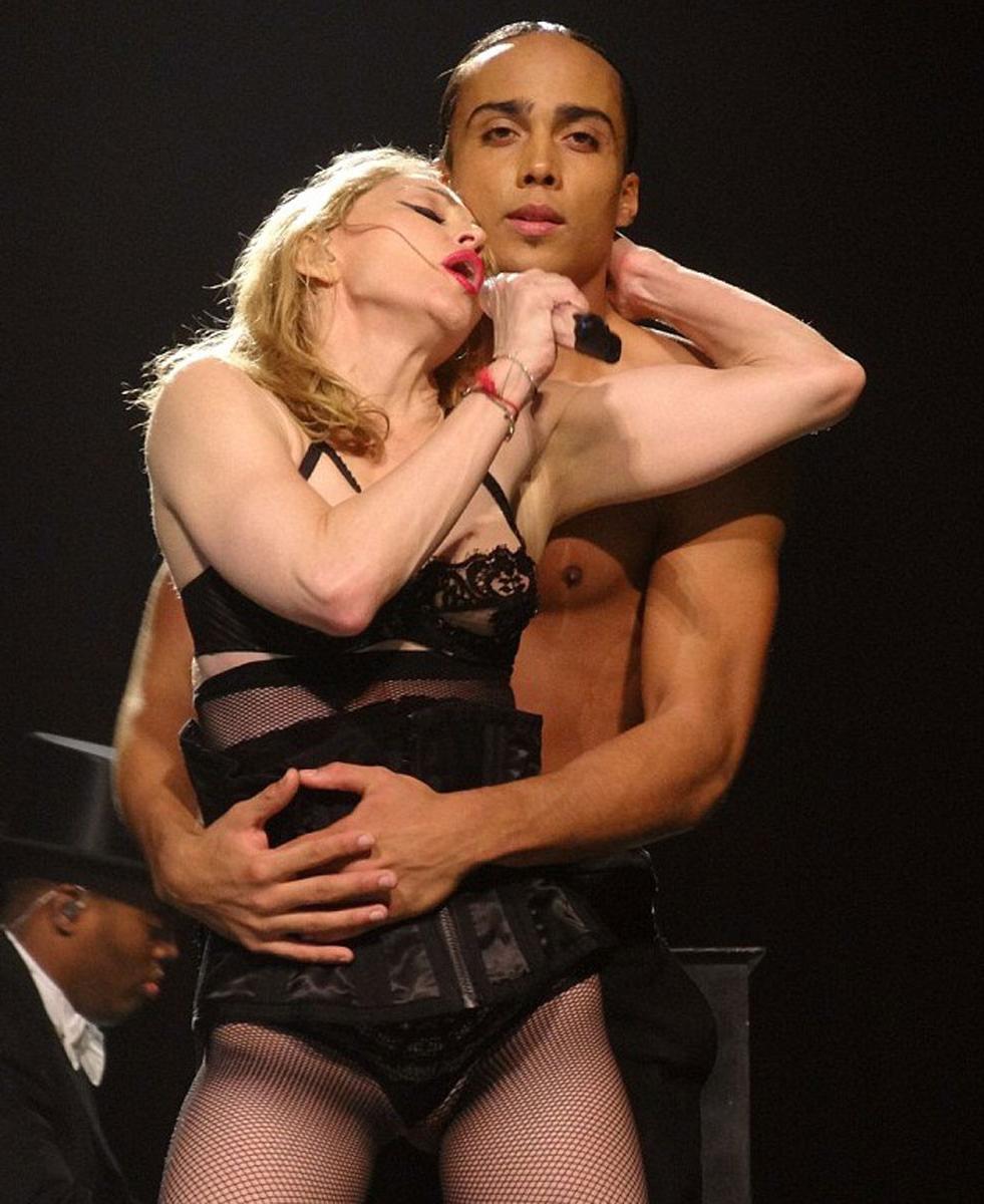 15P Madonna exposes her nipple on stage