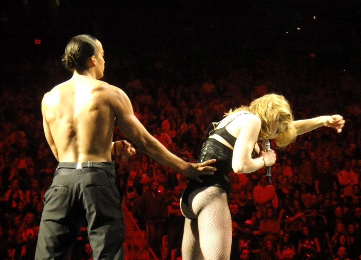 15P Madonna exposes her nipple on stage
