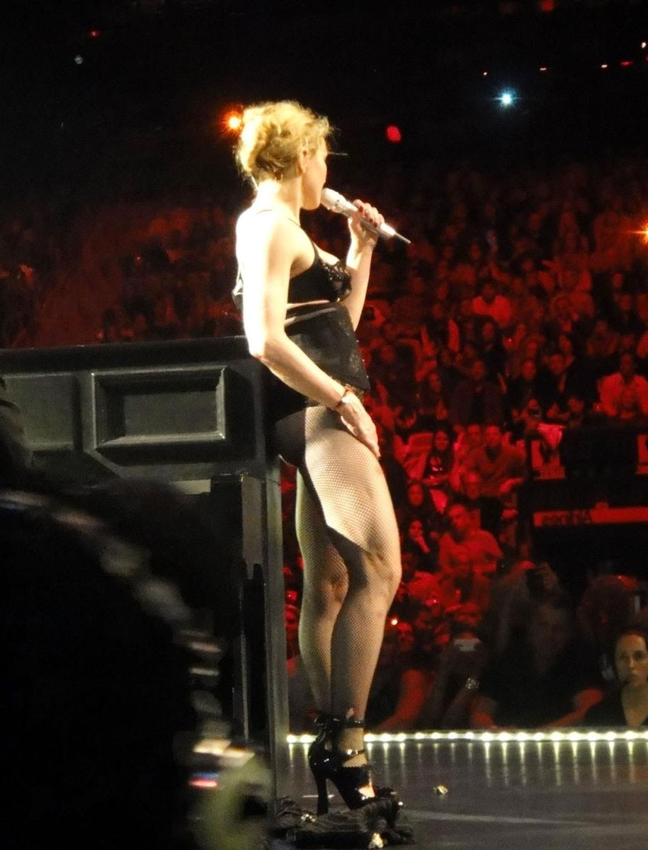 15P Madonna exposes her nipple on stage