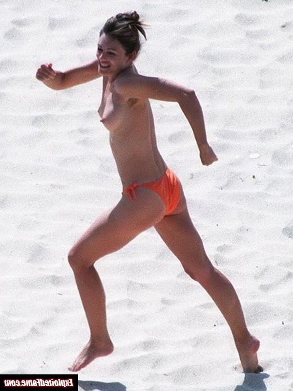15P Celebrity Elizabeth Hurley exposed topless in public