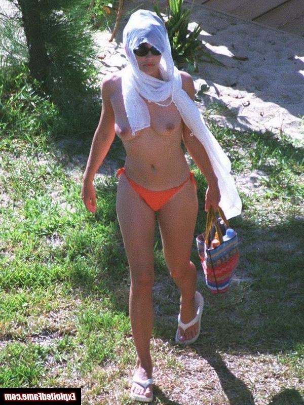 15P Celebrity Elizabeth Hurley exposed topless in public