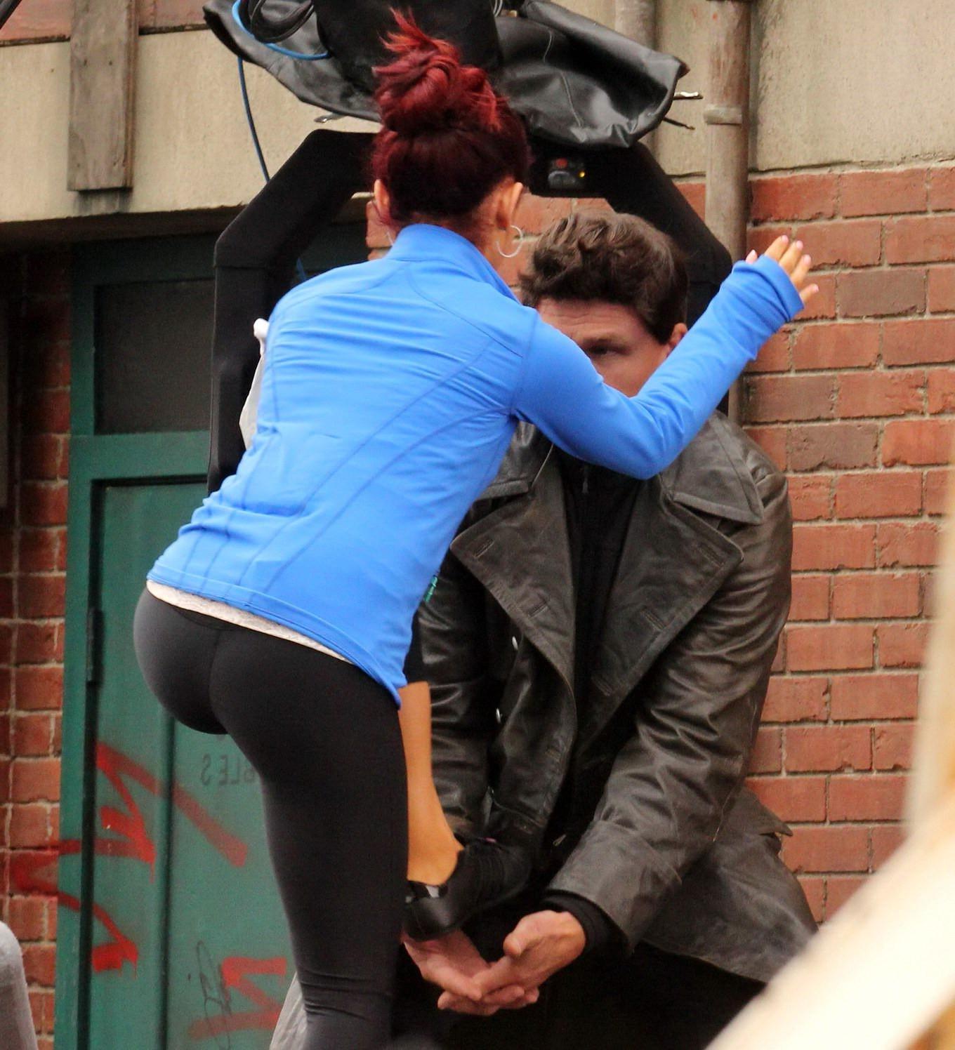 10P Ariana Grande showing off her ass in tights on the set of 'Swindle' in Vancouver