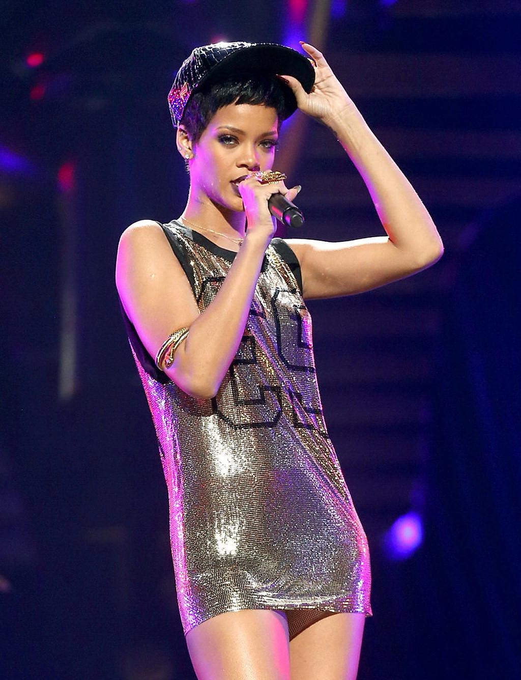 10P Rihanna upskirt while performing at IHeartRadio music festival in Las Vegas