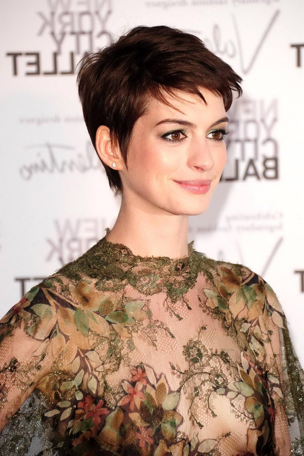 10P Anne Hathaway braless wearing a partially see through dress at New York Balet Fa