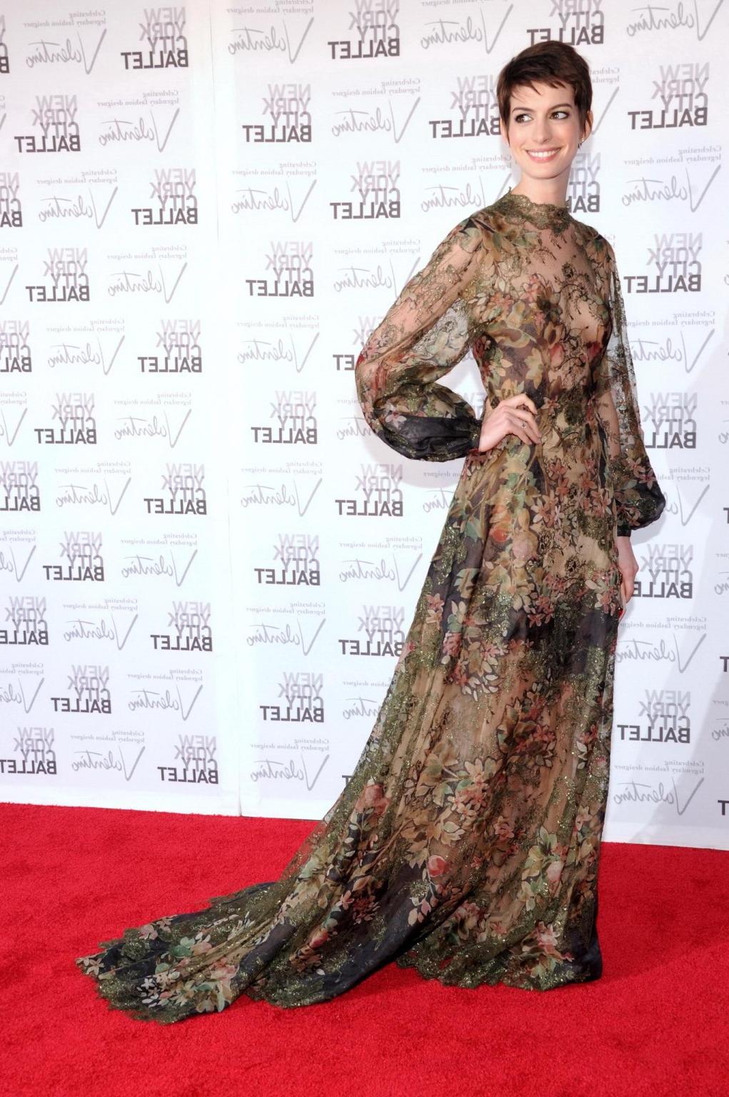 10P Anne Hathaway braless wearing a partially see through dress at New York Balet Fa