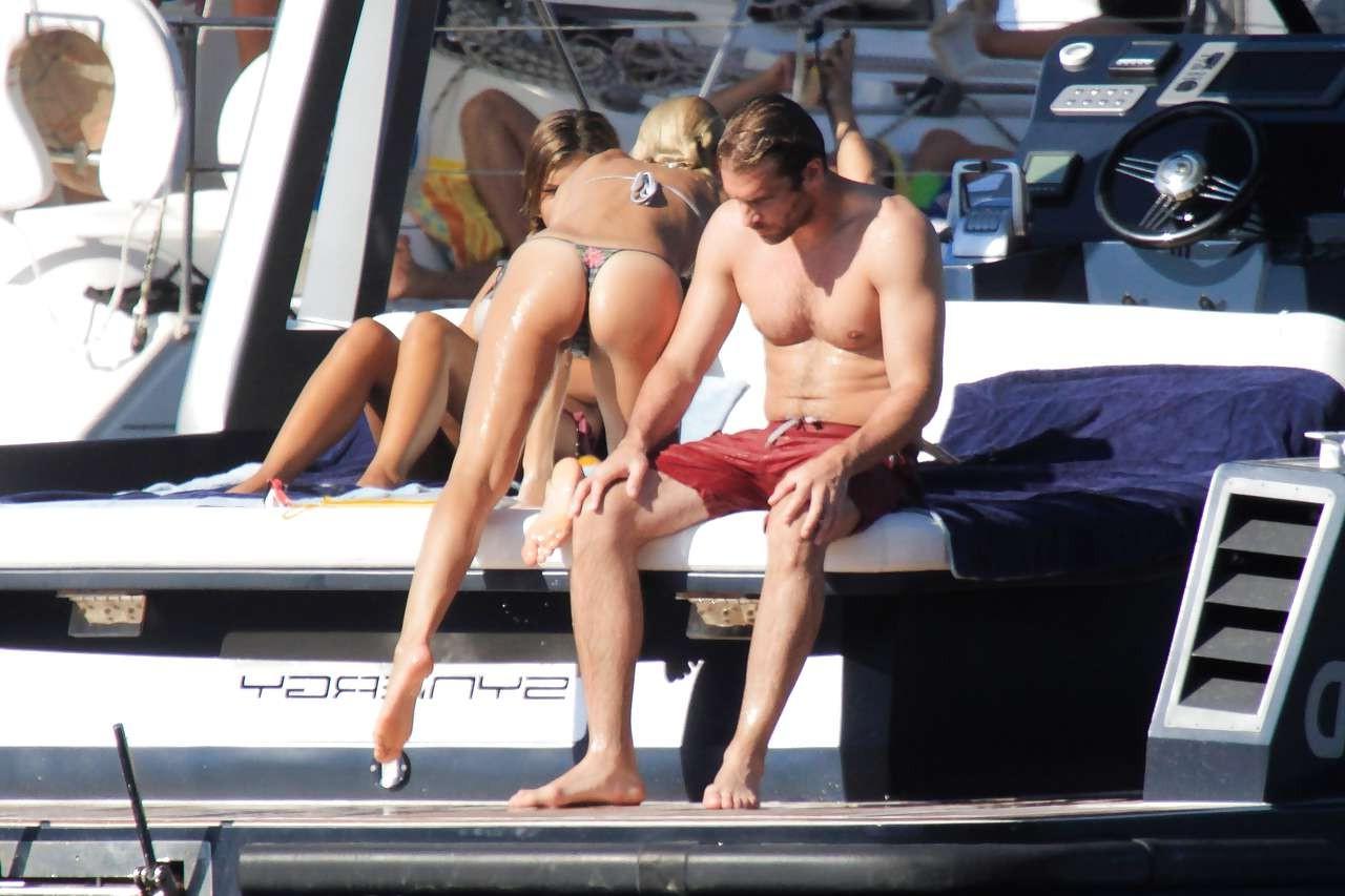 10P Michelle Hunziker showing her great ass in bikini thong paparazzi pictures