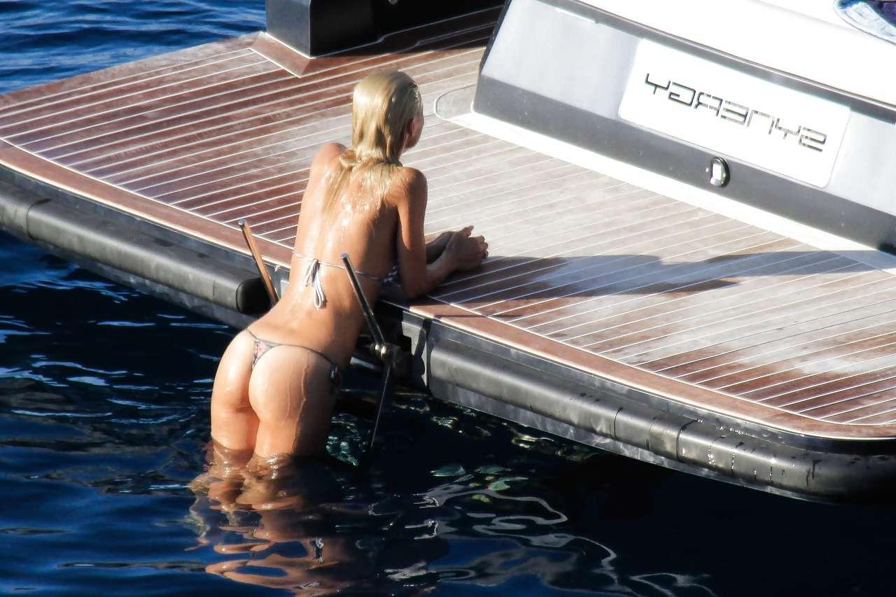 10P Michelle Hunziker showing her great ass in bikini thong paparazzi pictures