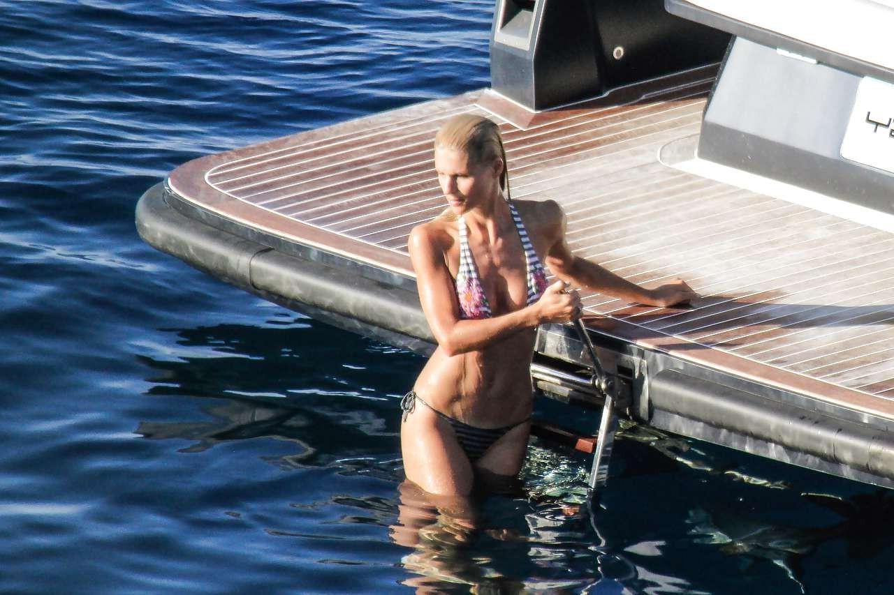 10P Michelle Hunziker showing her great ass in bikini thong paparazzi pictures