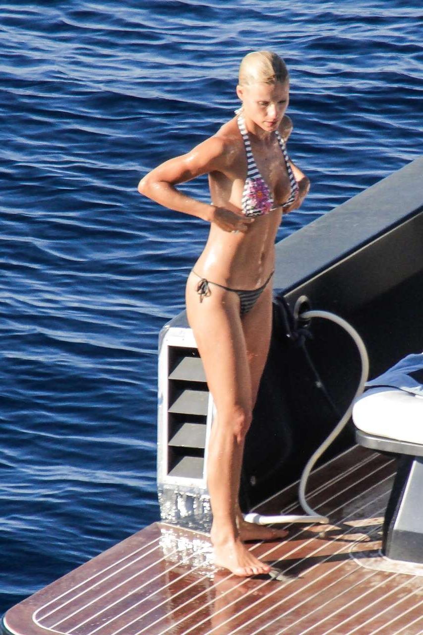10P Michelle Hunziker showing her great ass in bikini thong paparazzi pictures