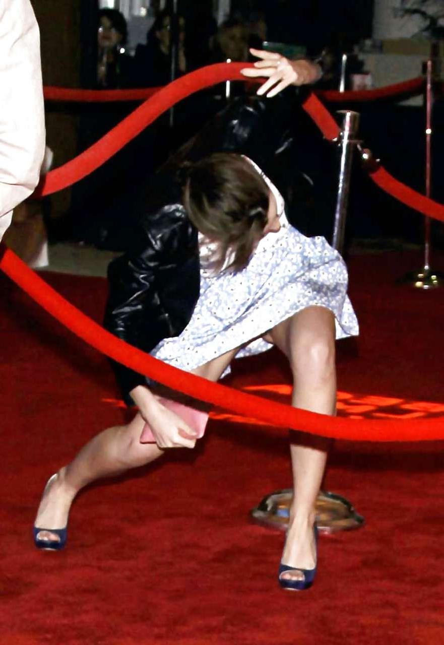 10P Emma Watson exposing her nipples oops paparazzi pictures