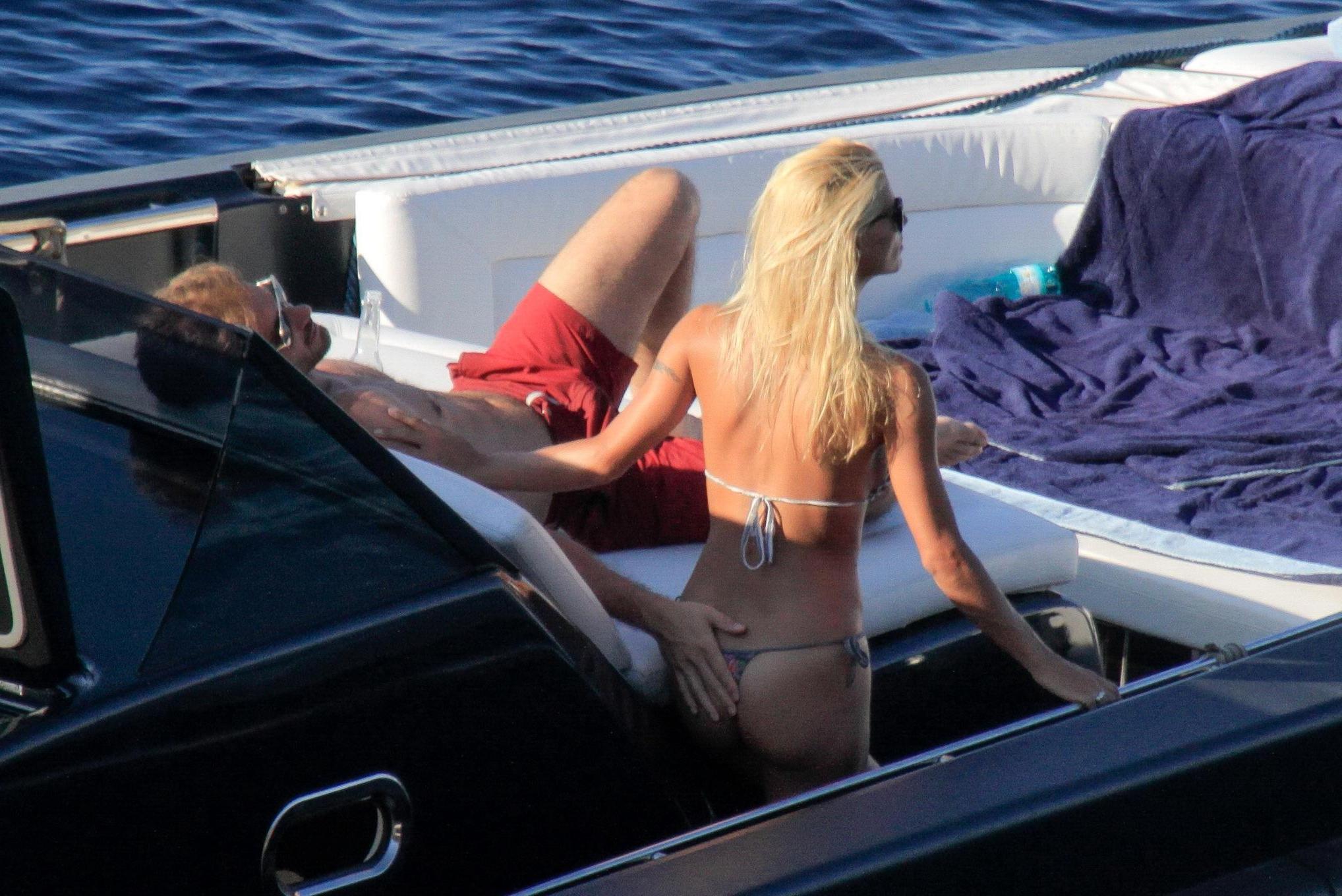 10P Michelle Hunziker wearing a thong bikini on a yacht in Elba