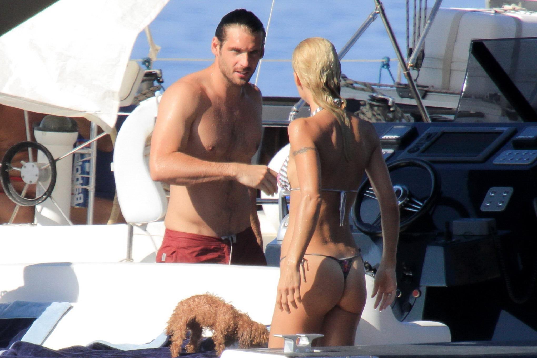 10P Michelle Hunziker wearing a thong bikini on a yacht in Elba