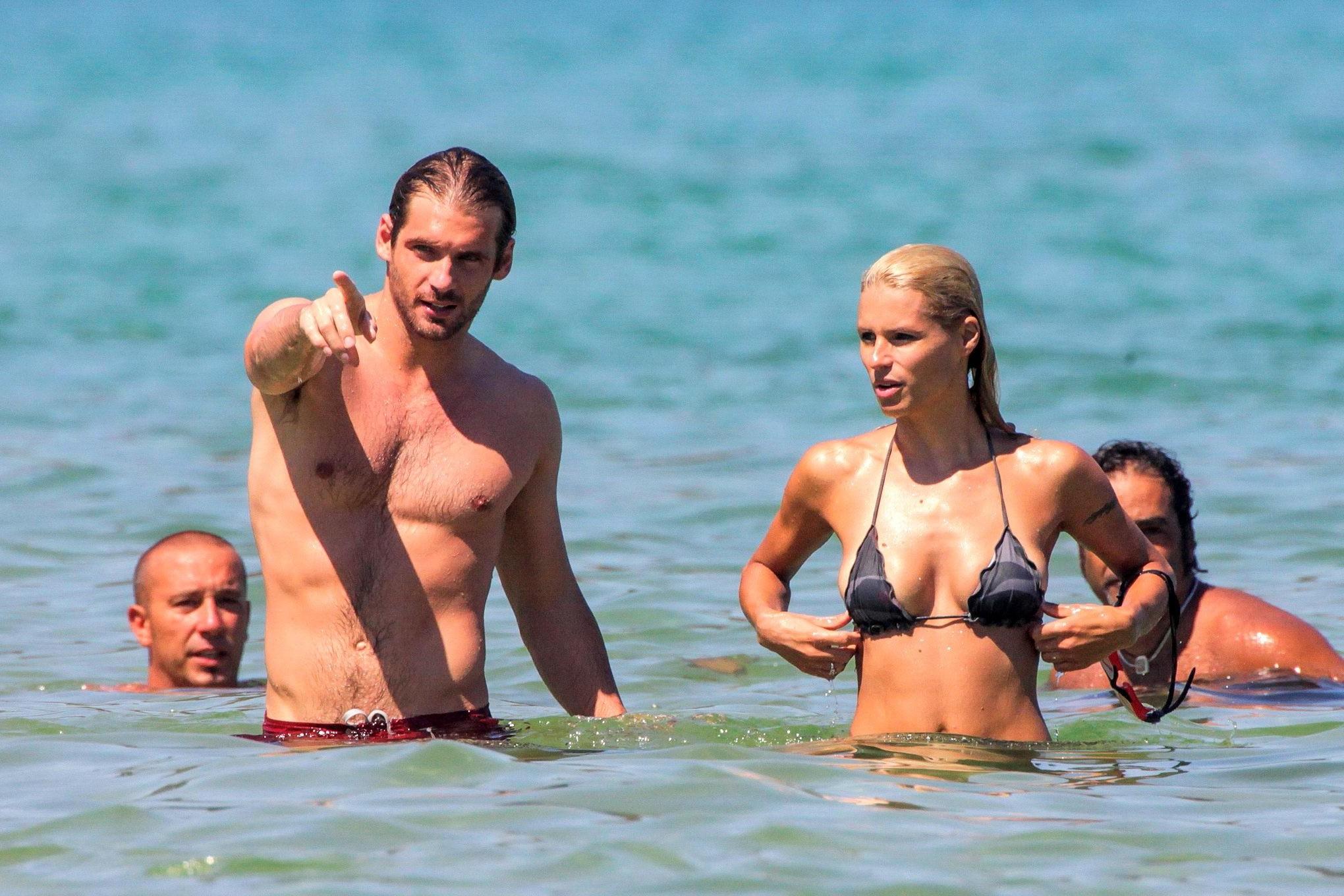 10P Michelle Hunziker in night camo bikini making out with her boyfriend on a beach 