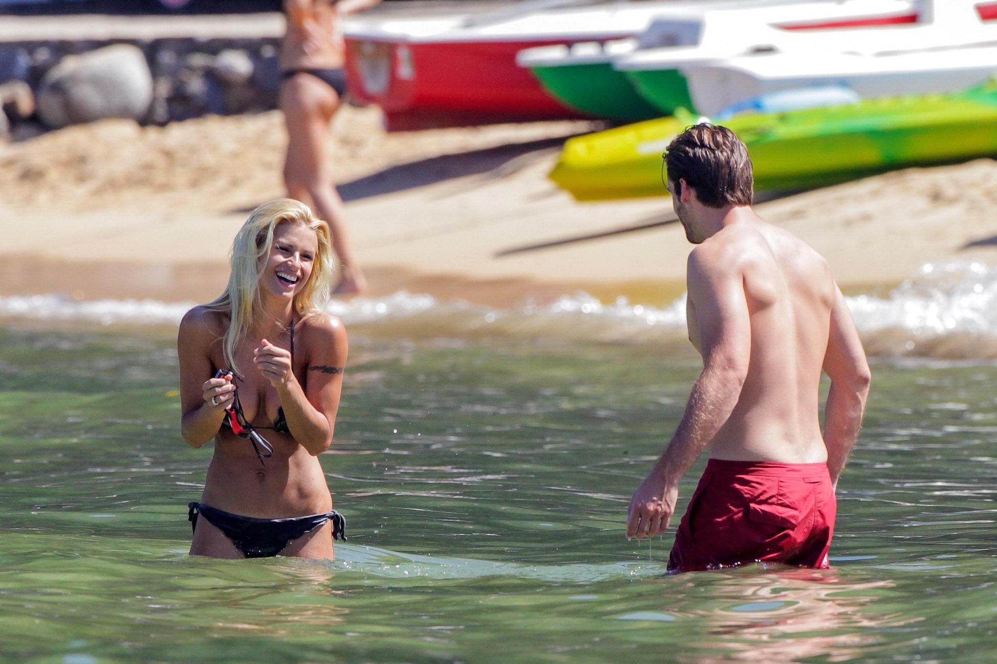 10P Michelle Hunziker in night camo bikini making out with her boyfriend on a beach 