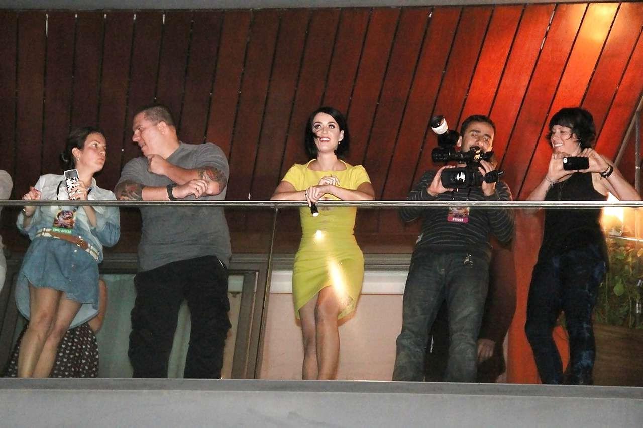 10P Katy Perry flashing her white panties upskirt paparazzi pictures