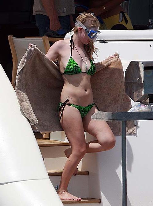 10P Avril Lavigne exposing sexy bikini body in green bikini on yacht