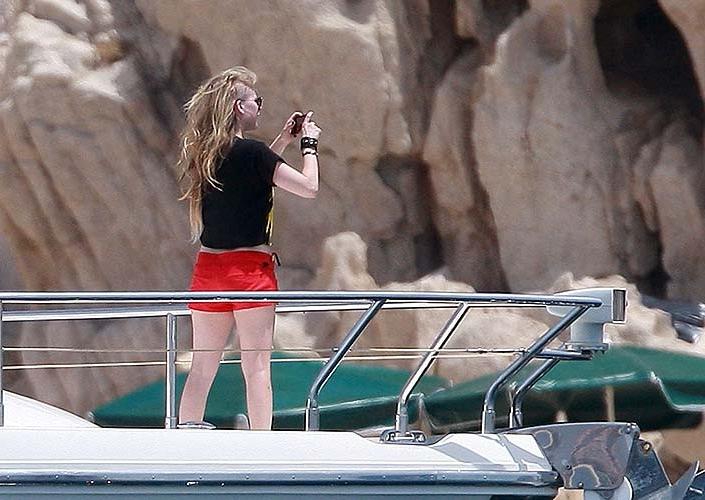 10P Avril Lavigne exposing sexy bikini body in green bikini on yacht