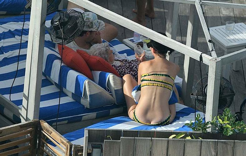 10P Katy Perry exposing sexy body and huge boobs in bikini at hotel pool