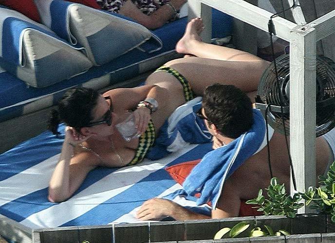 10P Katy Perry exposing sexy body and huge boobs in bikini at hotel pool