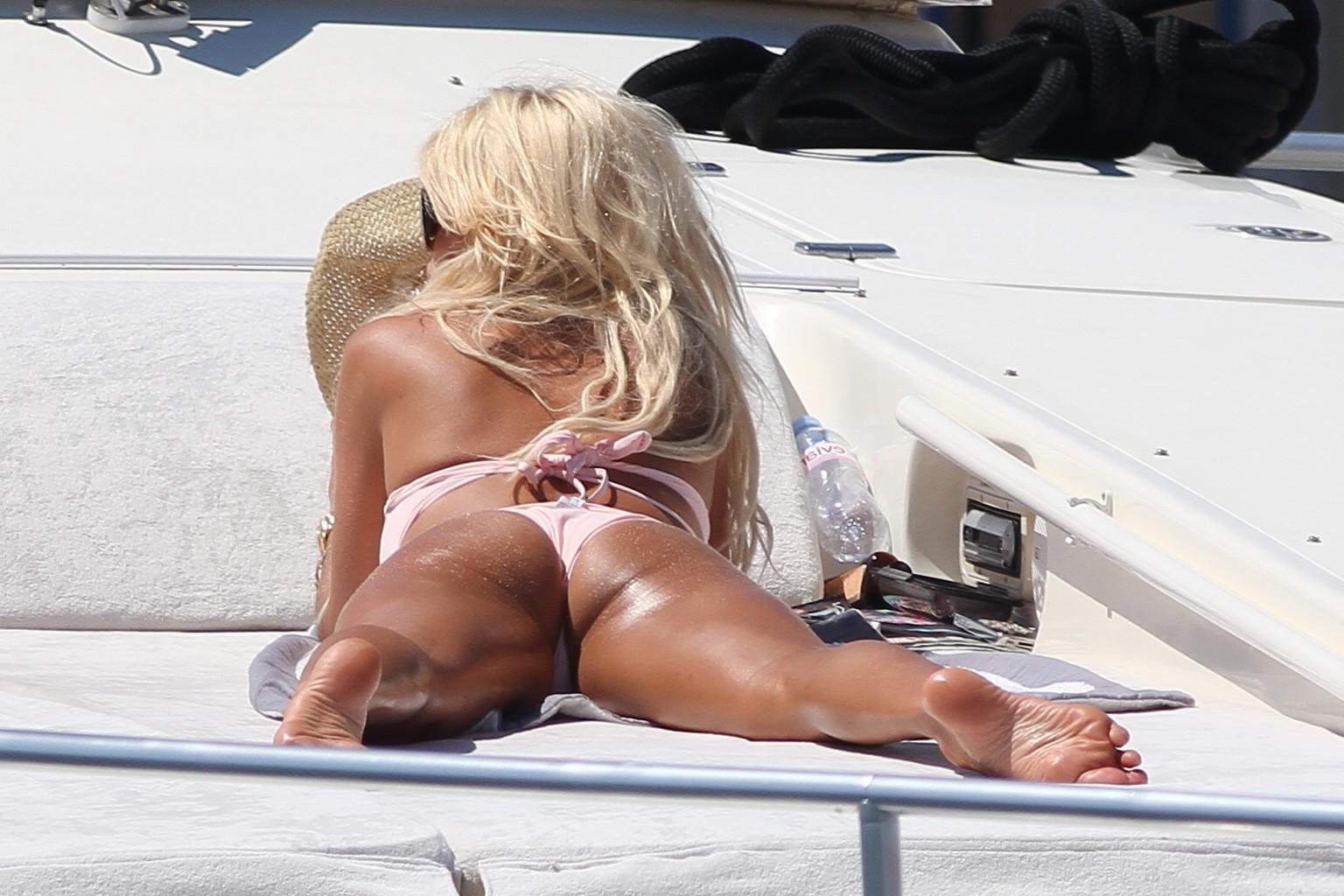 10P Victoria Silvstedt showing her toned ass in thong flesh colored bikini at the ya