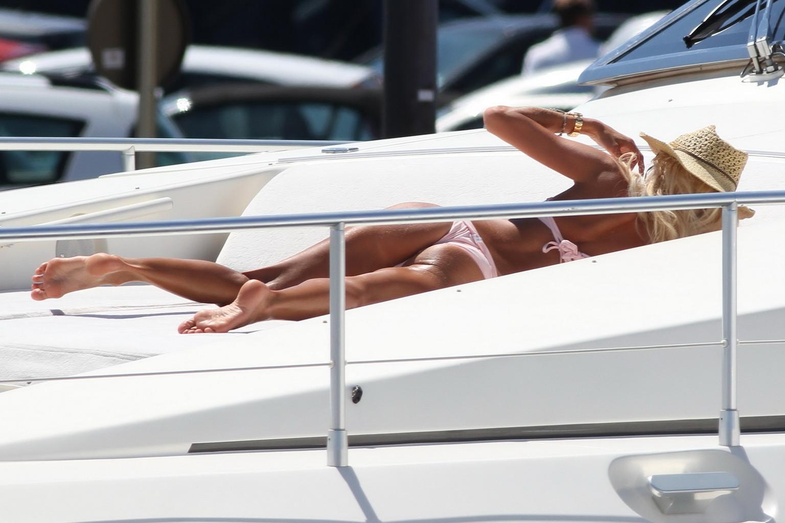 10P Victoria Silvstedt showing her toned ass in thong flesh colored bikini at the ya