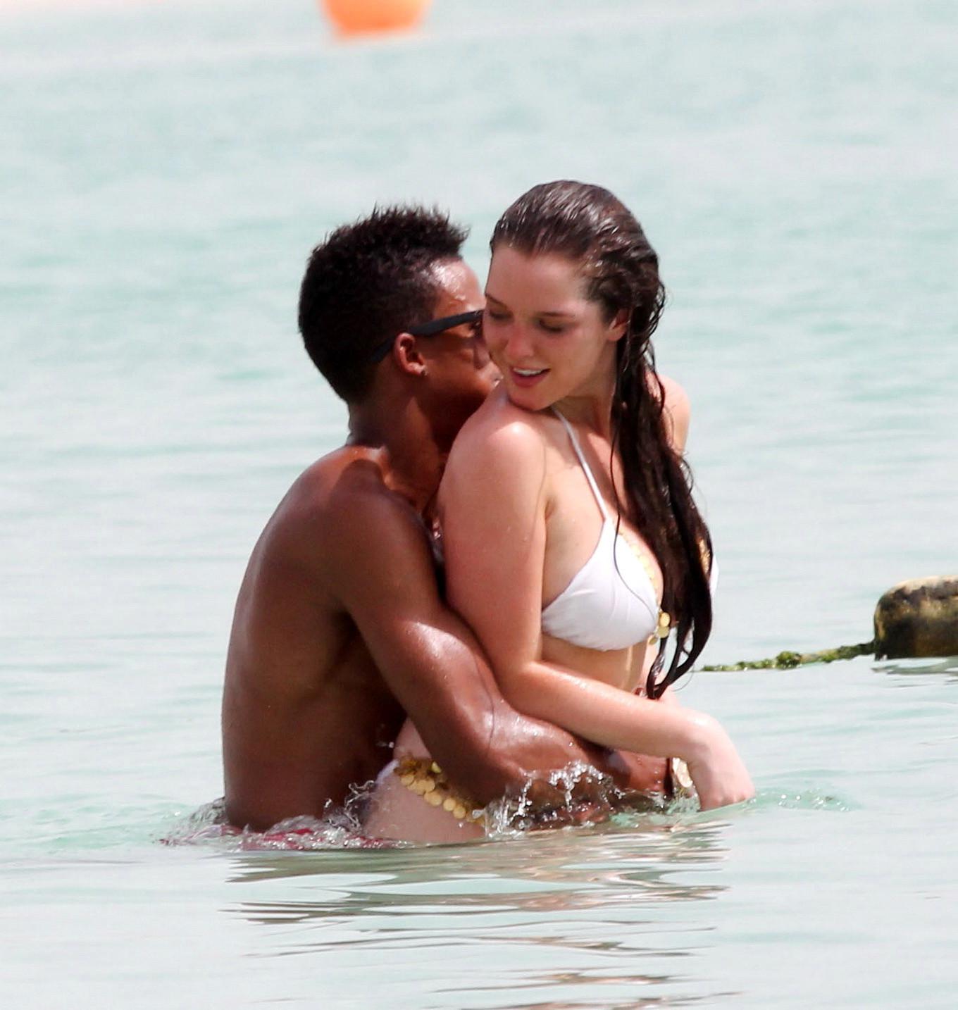 10P Helen Flanagan busty in bikini  making out with her boyfriend on a beach in Duba