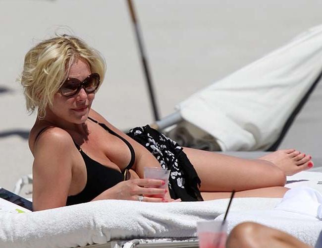 10P Katherine Heigl posing totally nude and bikini photos