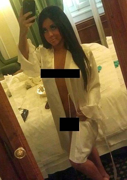 10P Nicole Snooki Polizzi exposing shaved pussy on leaked photos