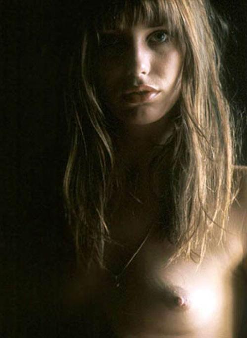 16P Jane Birkin body shows her tits and ass