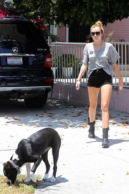 10P Miley Cyrus exposing sexy ass and nice tits on street