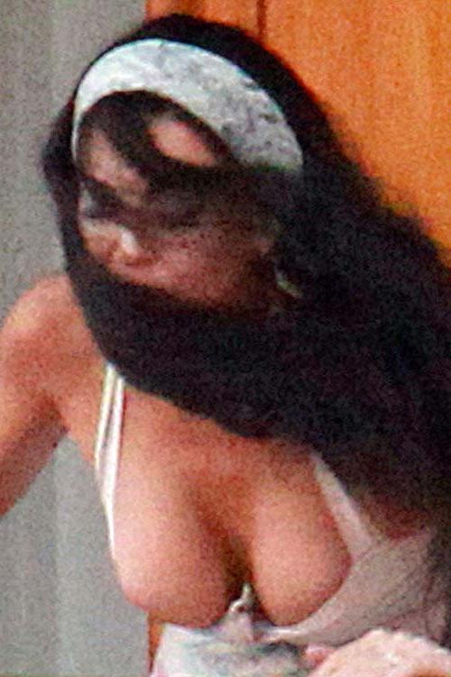 10P Lindsay Lohan boob slip and huge boobs paparazzi photos