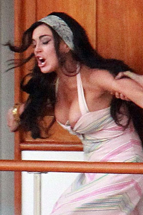 10P Lindsay Lohan boob slip and huge boobs paparazzi photos