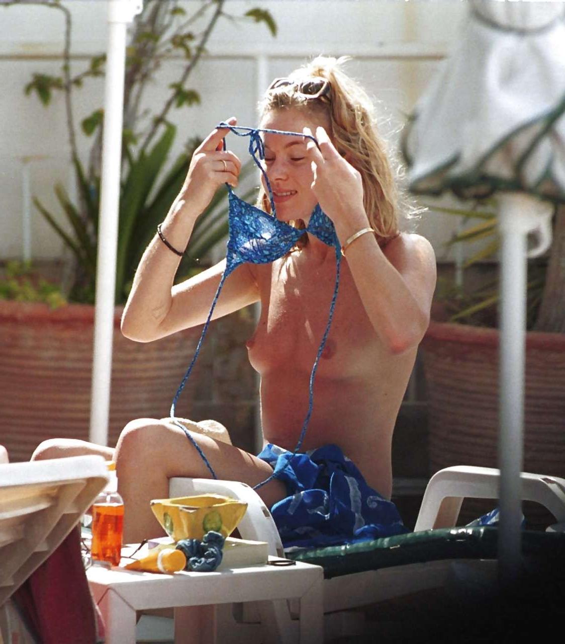 10P Amanda Holden showing her ass upskirt and topless