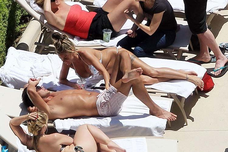10P Katie Price giving hand job to her boyfriend on beach