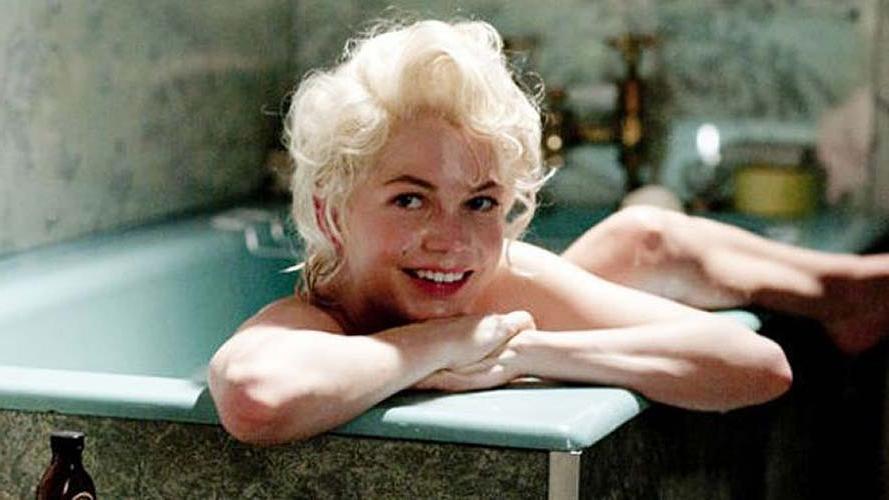 10P Michelle Williams exposing her totally nude body and huge boobs