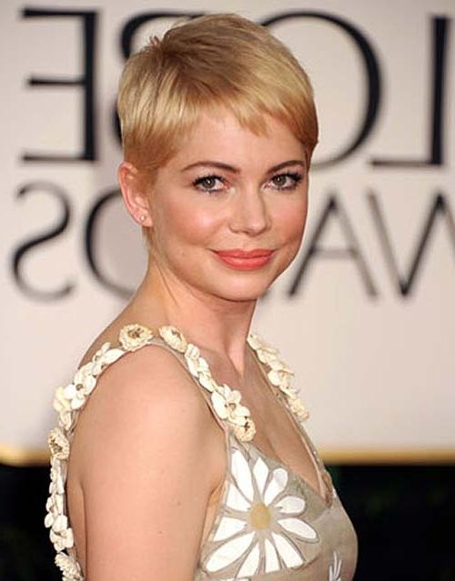 10P Michelle Williams exposing her totally nude body and huge boobs