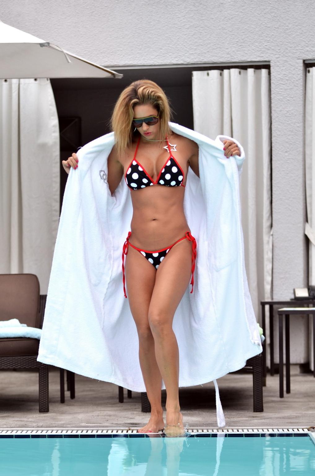 10P Jennifer Nicole Lee showing off her fit body wearing a polka dot bikini poolside