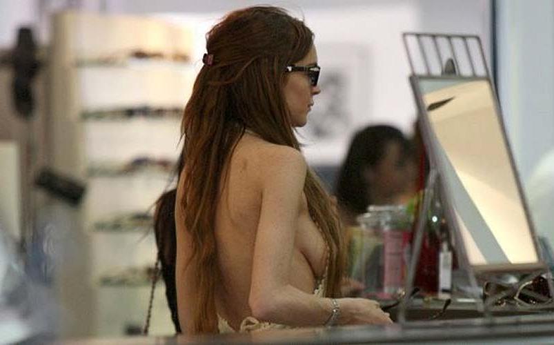 10P Lindsay Lohan sexy topless and bikini paparazzi photos