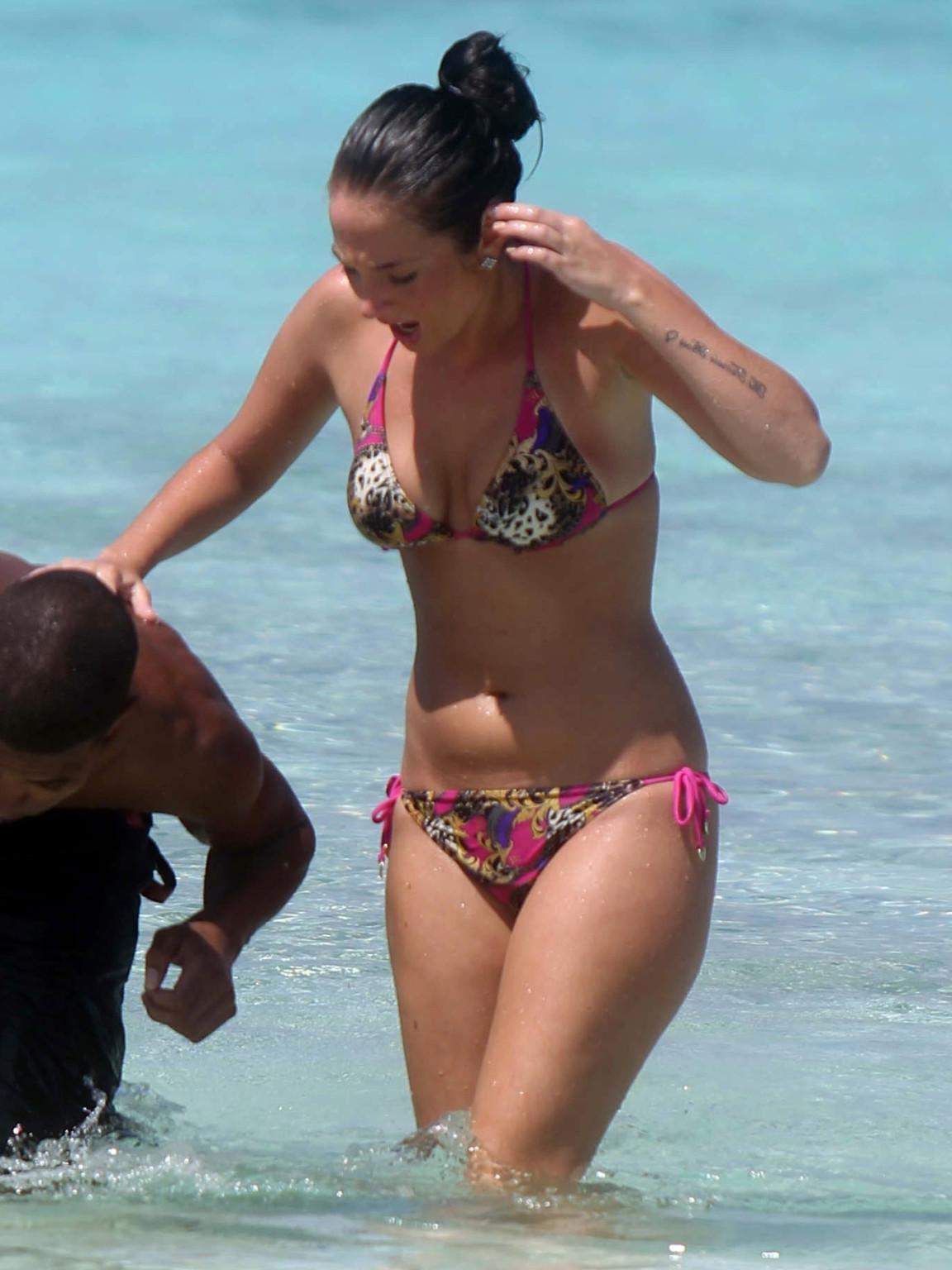 8P Black cock lovin' Tulisa Contostavlos in bikini vacating with her boyfriend on t