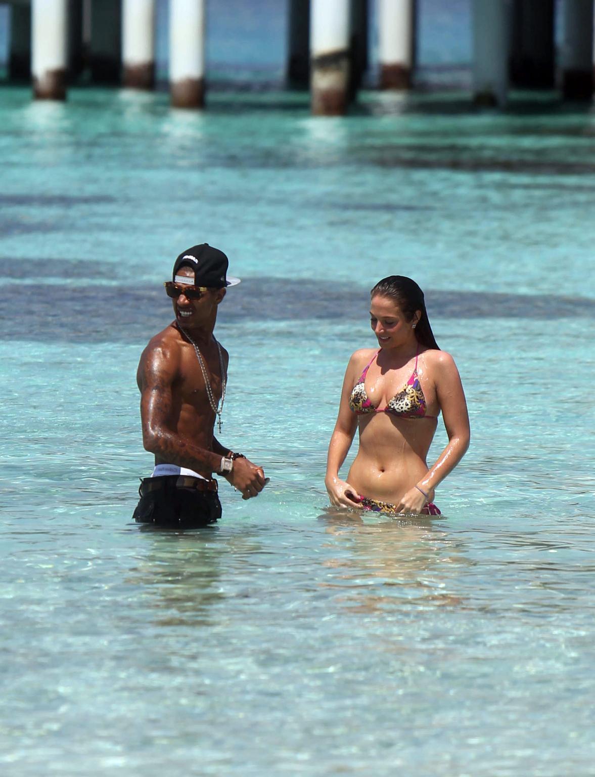 8P Black cock lovin' Tulisa Contostavlos in bikini vacating with her boyfriend on t