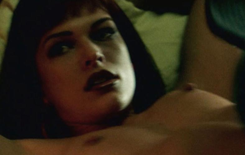 16P Milla Jovovich body shows her tits and ass