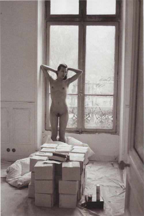 16P Milla Jovovich body shows her tits and ass