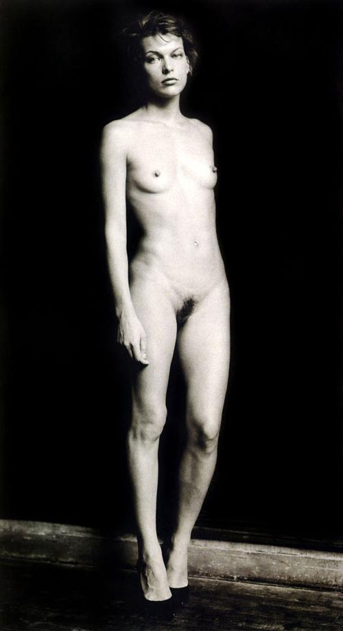 16P Milla Jovovich body shows her tits and ass