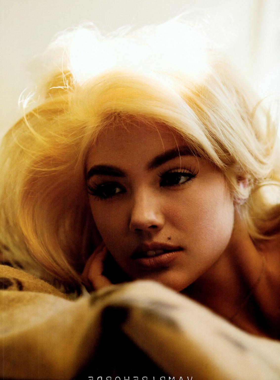 10P Kate Upton fully nude but hiding in Spring 2012 issue of Muse Magazine
