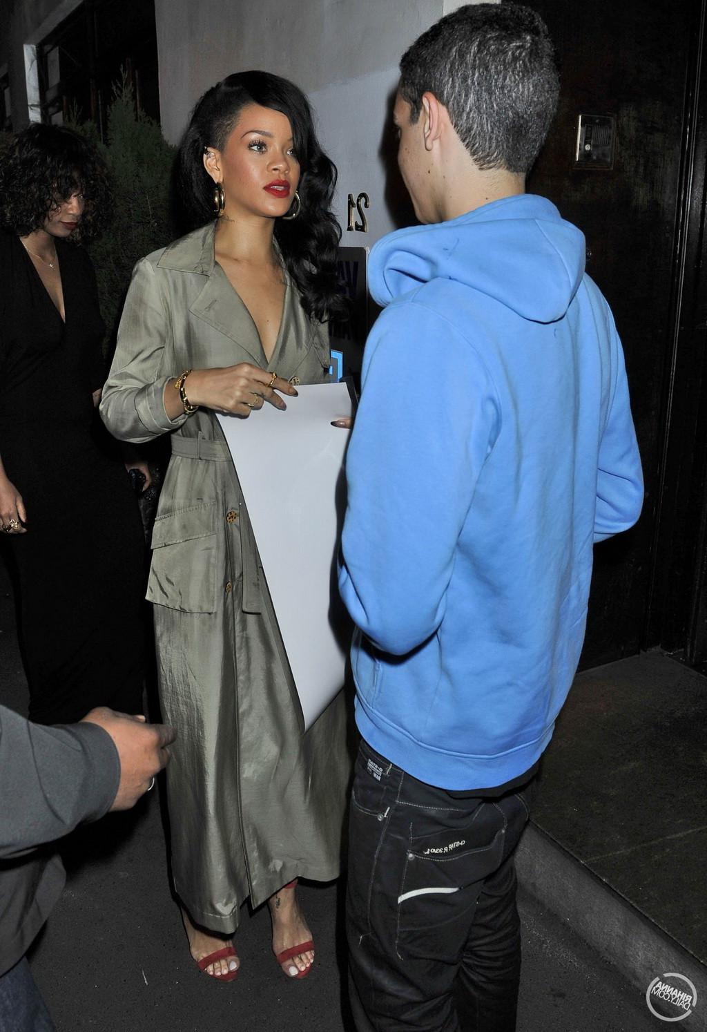 16P Rihanna showing big cleavage  long legs in wide open topcoat out in Sydney and a