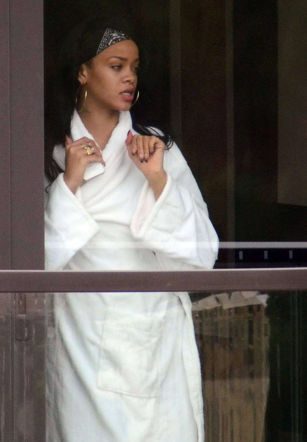 16P Rihanna showing big cleavage  long legs in wide open topcoat out in Sydney and a