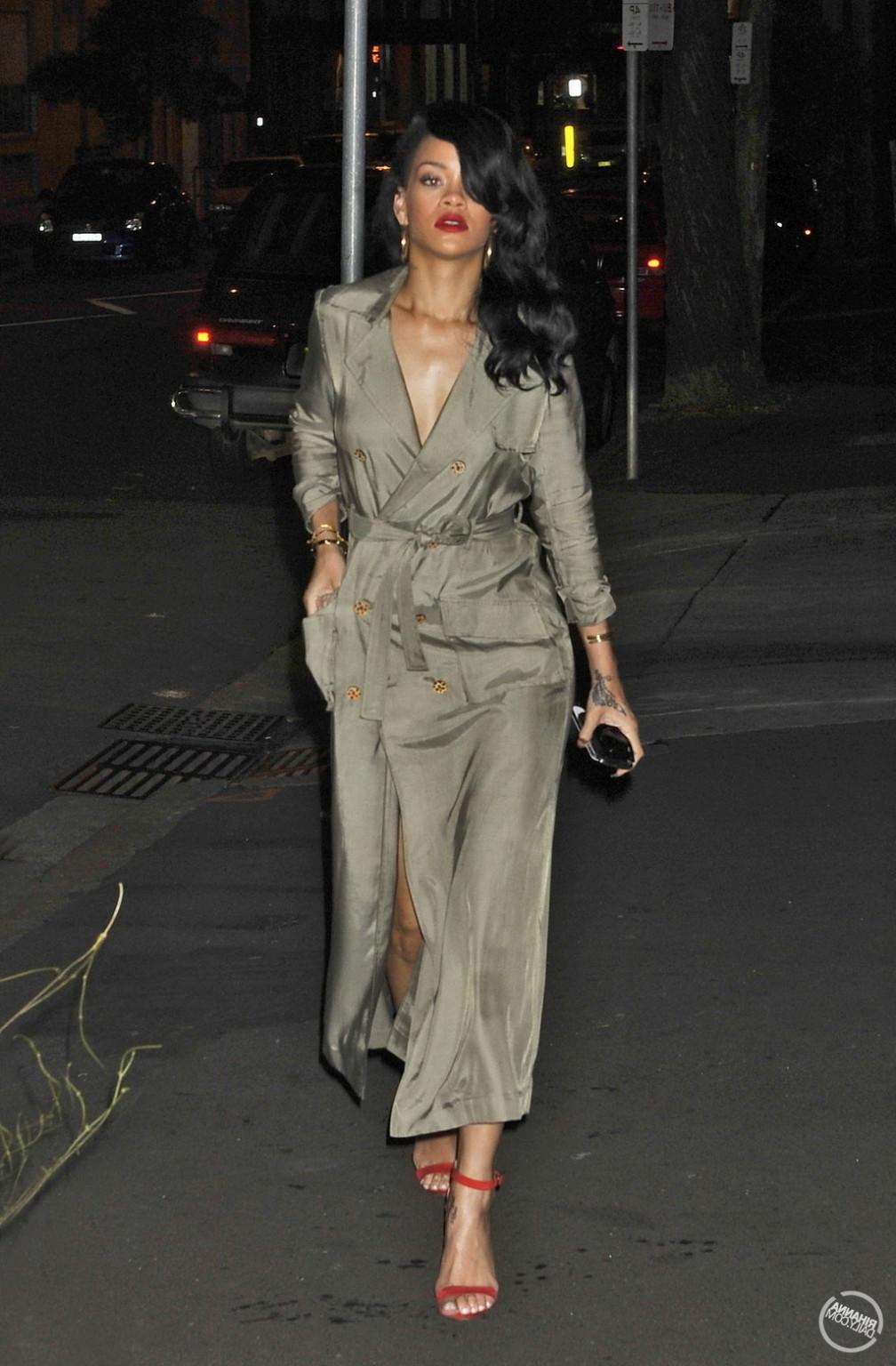 16P Rihanna showing big cleavage  long legs in wide open topcoat out in Sydney and a