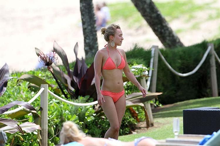 16P Hayden Panettiere exposing sexy body and hot ass in bikini