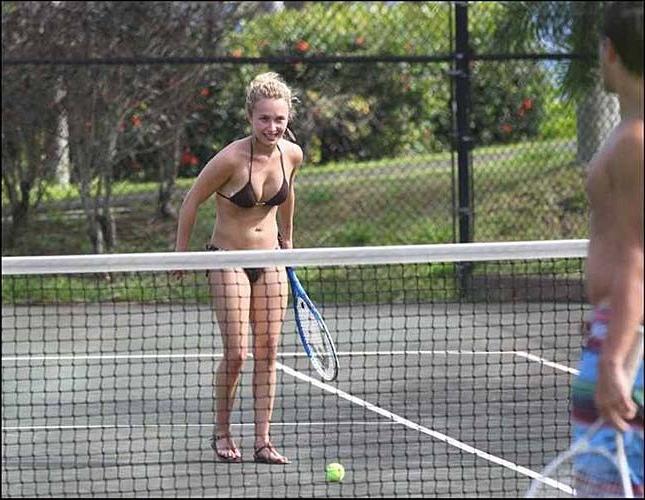 16P Hayden Panettiere exposing sexy body and hot ass in bikini