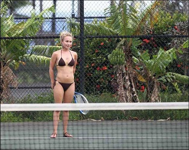 16P Hayden Panettiere exposing sexy body and hot ass in bikini